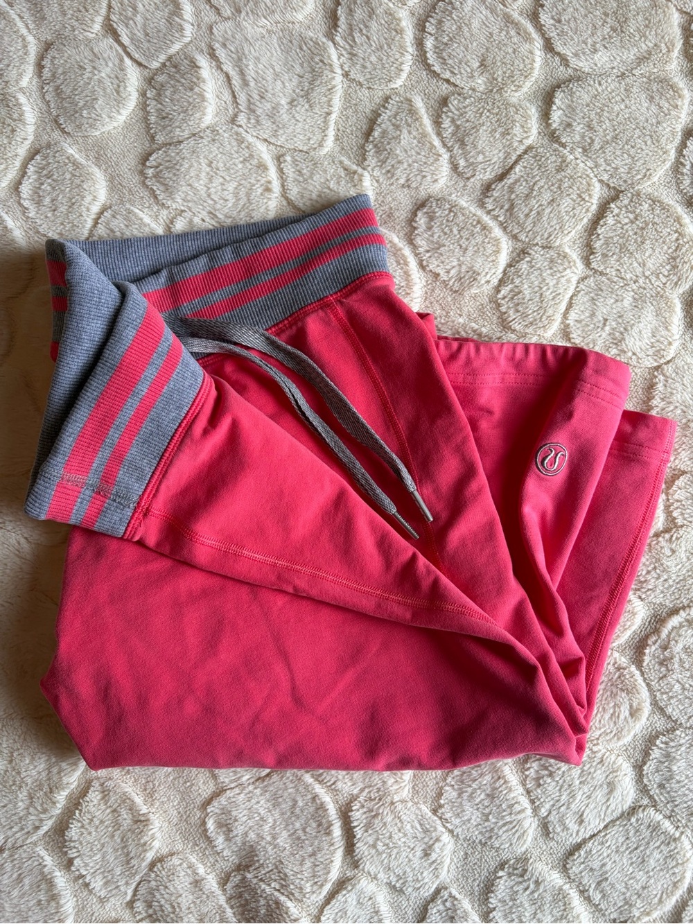 lululemon athletic Coral Pink capris with Stripe Waistband